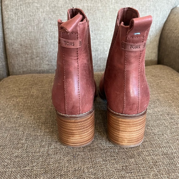 Tom’s leather pull on boot - Picture 2 of 5